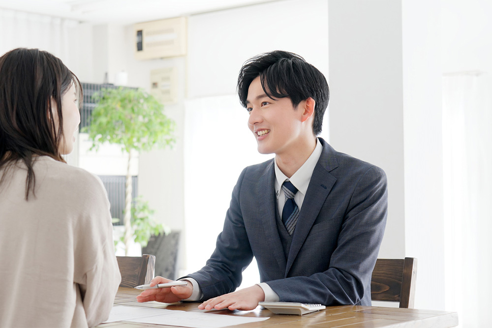 打ち合わせしている写真